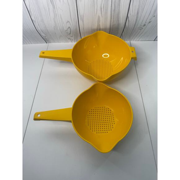 Set Of 2 Vintage Tupperware Classic Colander/Strainer Yellow 1 Quart And 2 Quart - Picture 2 of 7